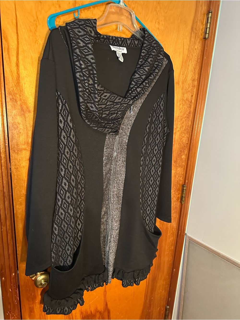 NorthStyle Black and Gray Patterned Women's jacket/coat